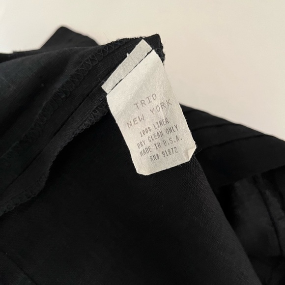 SOLD…On another Platform! TRIO New York Vtg Button Back Black Linen Top Size 6 - Picture 6 of 9